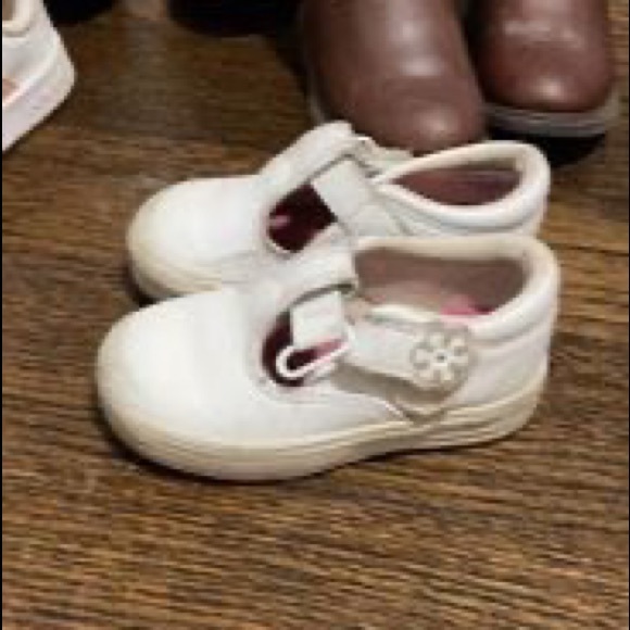 4/5 shoe lot - Picture 2 of 8